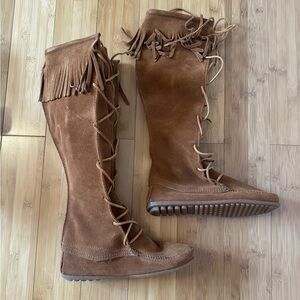 Minnetonka lace up knee high boots. Size 7. Brown. New in box never worn outside